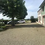 Ferme Equestre Avec Piscine *