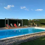 بيت للعطل Ferme Equestre Avec Piscine