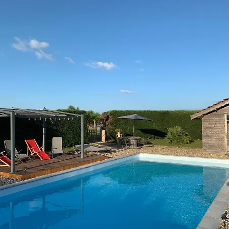 Ferme Equestre Avec Piscine 度假居