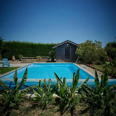 Ferme équestre Avec Piscine Hébergement de vacances *
